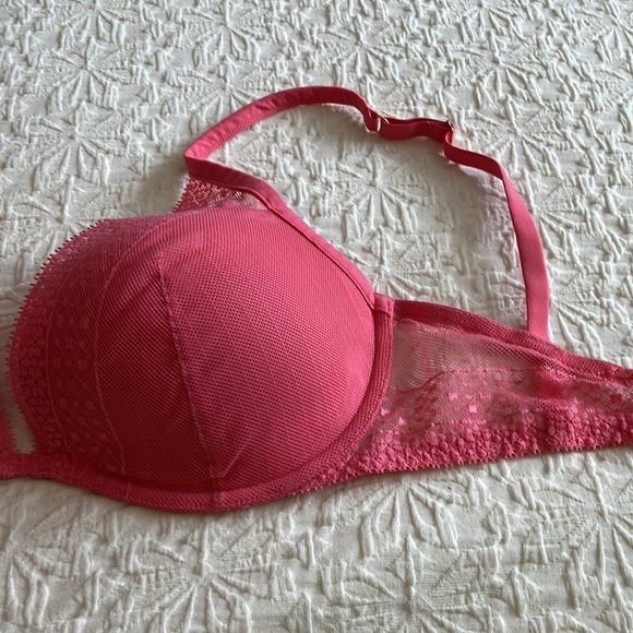 Pink Coral Victoria’s  Secret 32DDD plunge bra w/light padding & lace overlay. - Picture 3 of 10